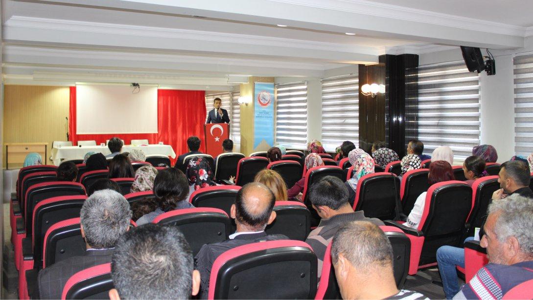 Şehit Hacı Bayram Elmas YBO Okul Aile Birliği Toplantısı Sayın Kaymakamımız Mehmet Sayın ve Müdürümüz Ümit Karakuş'un katılımlarıyla gerçekleştirildi. 