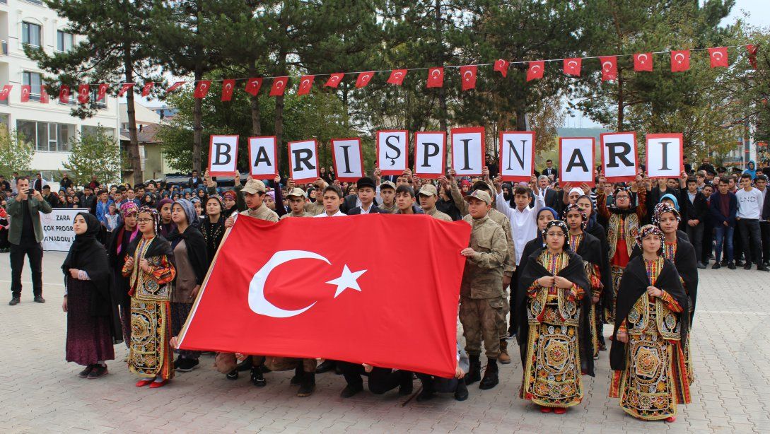 29 Ekim Cumhuriyet Bayramı Zara Cumhuriyet Ortaokulu'nun hazırladığı törenle coşkuyla kutlandı.
