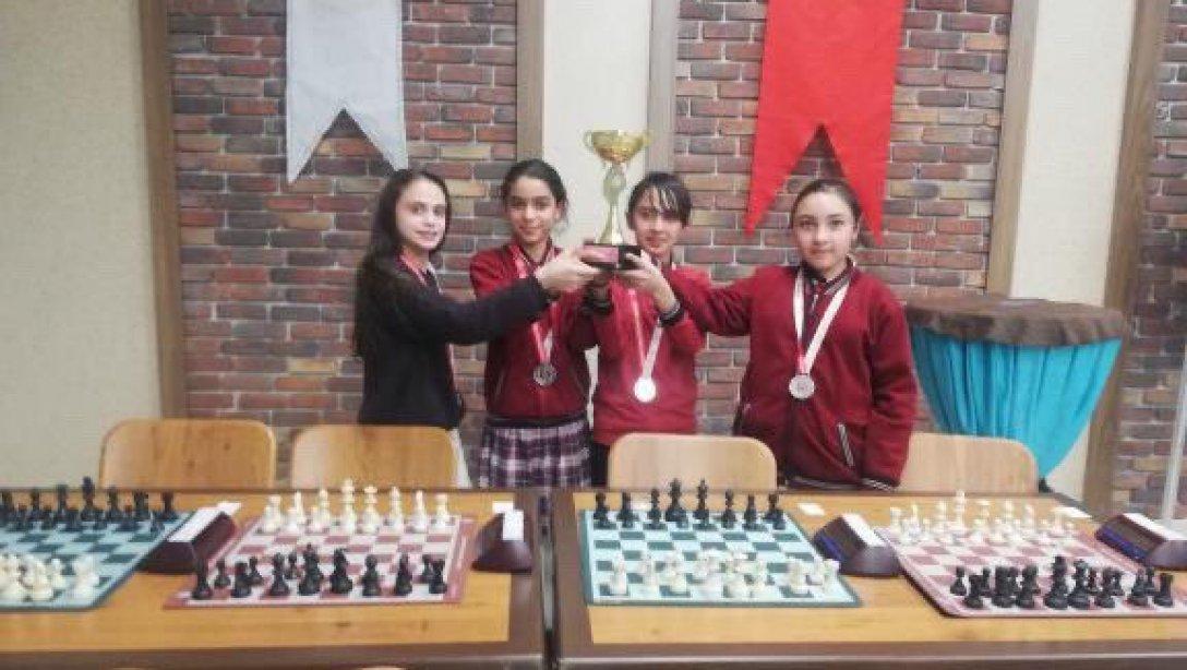 #SporSivas kapsamında ilimizde yapılan satranç turnuvalarında Ş.T.H.B.E.YBO öğrencilerimiz,Küçük Kızlar kategorisinde il 2.si olmuşlardır.Öğrencilerimizi ve desteklerini esirgemeyen öğretmenlerimizi tebrik ederiz