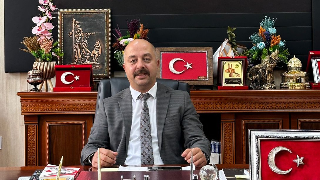 İlçe Milli Eğitim Müdürümüz Sayın Rıfat KALKAN'ın 29 Ekim Cumhuriyet Bayramı Kutlama Mesajı